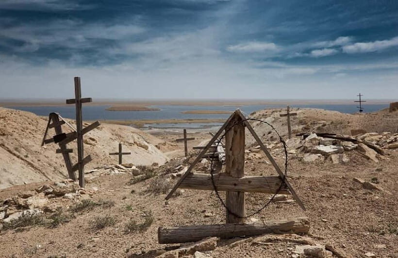 Aral Sea One Day Trip from Nukus. - Ustyurt Plateau and the nomad cemeteries: white-canyon views with serious photo power