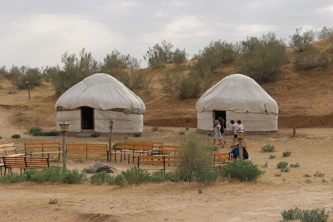 Bukhara: Walking Tour with a Small Group - Toki Telpakfurushon: trading dome energy, without the shopping pressure