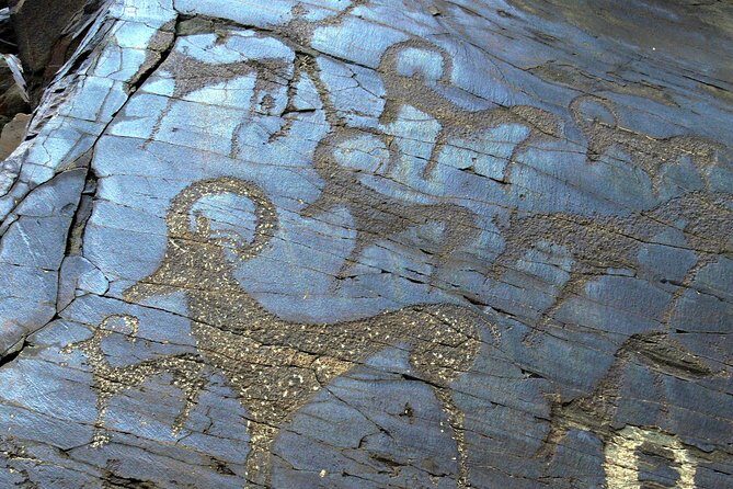 Hiking tour to Hayat, Uhum and Asraf villages – 4 days - Day 2: Uhum Hike (12 km / 5 Hours) With Irrigation Channels and Petroglyphs
