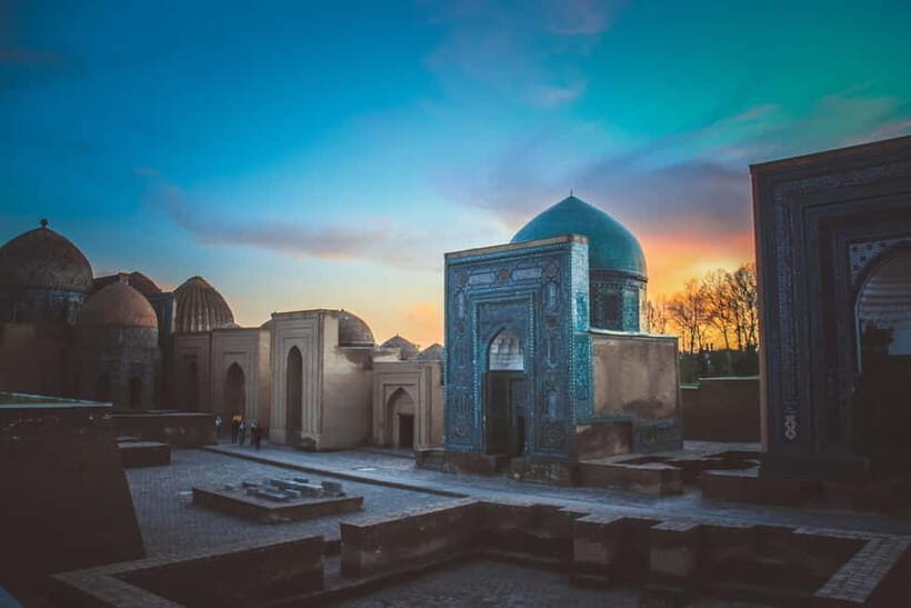 Samarkand: Historical Monuments Guided Walking Tour - Siyob Bazaar: a smart break for snacks and shopping