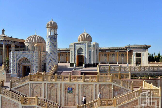 Samarkand Walking Tour History Culture and Hidden Gems - Bibi Khanym Mosque: legend, scale, and why Amir Temur built it