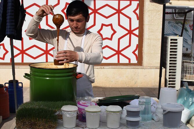 Tashkent Vegan Street Food Tour - Stop 4: Ending near Alisher Navoi’s National Library with vegan beshbarmak