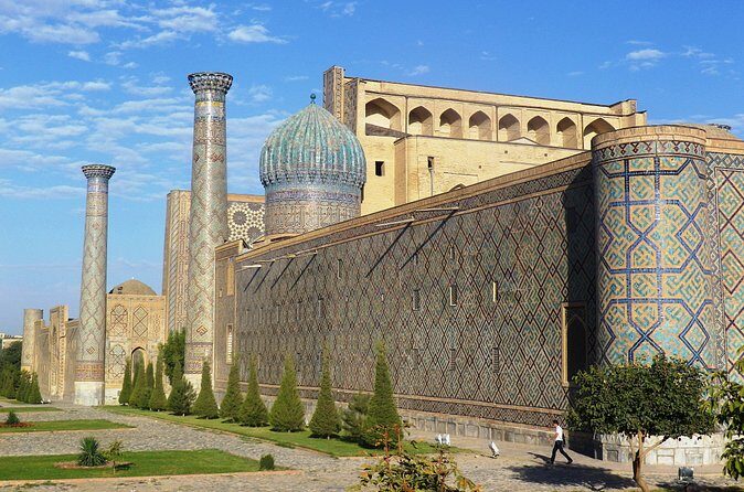 The Golden City of Samarkand: A Self-Guided Audio Tour - Stop by stop: Siab Bazaar’s roof, shade, and what to hunt for